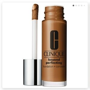 CLINIQUE Beyond Perfecting Foundation and Concealer in Clove